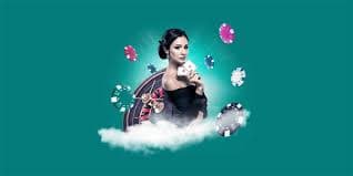 Antarmuka aplikasi mobile 555zk menampilkan permainan slot, live dealer, dan pasar taruhan olahraga